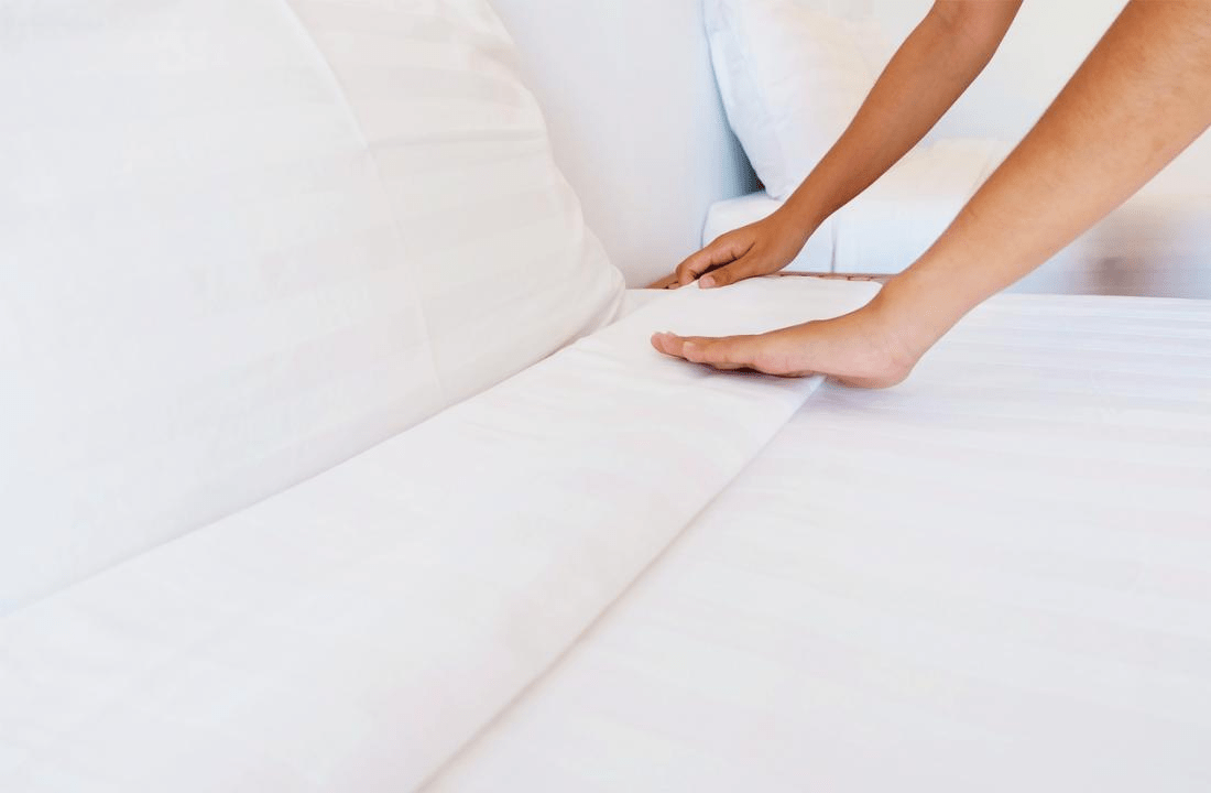 Laver la literie à des températures élevées et vérifier les signes de punaises de lit dans les chambres d'hôtel peut aider à prévenir les piqûres de punaises de lit.